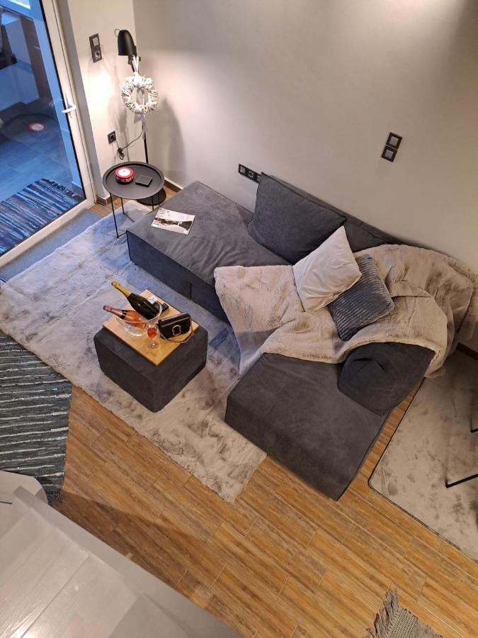 Vrachos Suites Aigio Bagian luar foto