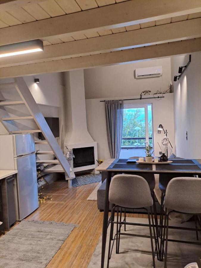 Vrachos Suites Aigio Bagian luar foto