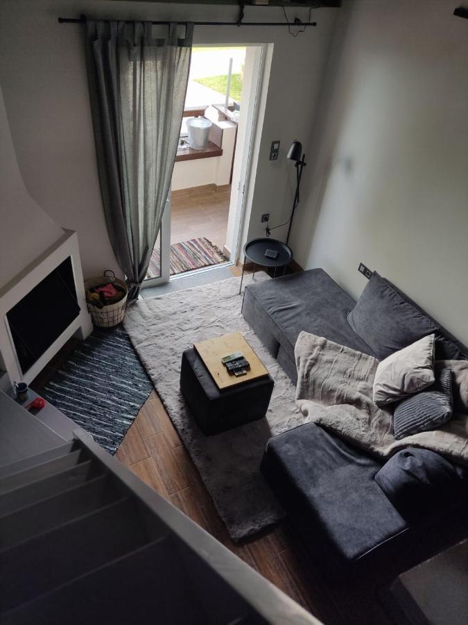 Vrachos Suites Aigio Bagian luar foto