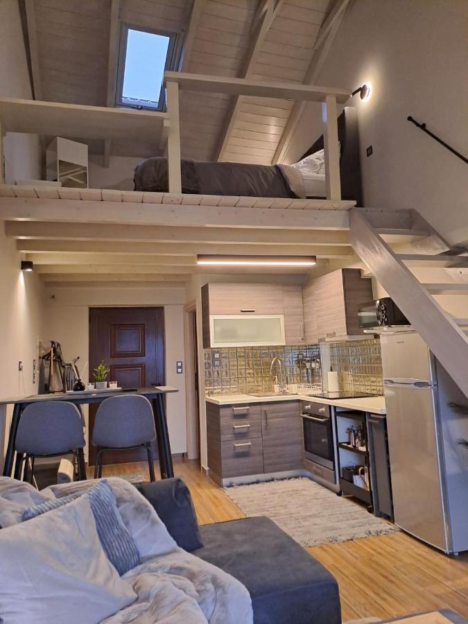 Vrachos Suites Aigio Bagian luar foto