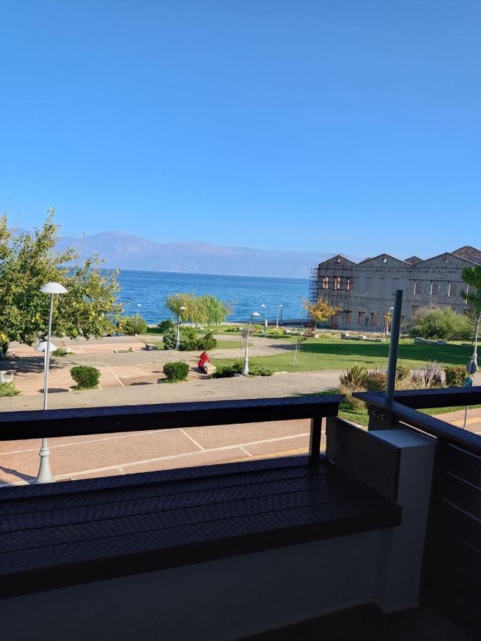 Vrachos Suites Aigio Bagian luar foto