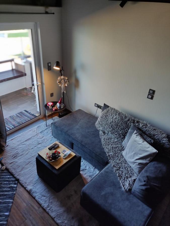 Vrachos Suites Aigio Bagian luar foto