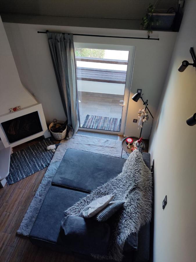 Vrachos Suites Aigio Bagian luar foto