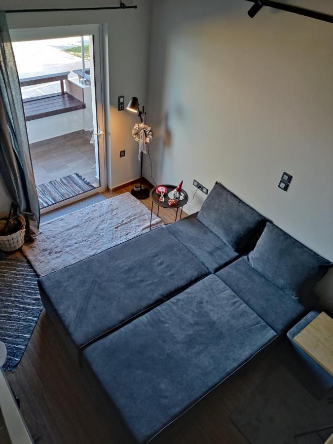 Vrachos Suites Aigio Bagian luar foto